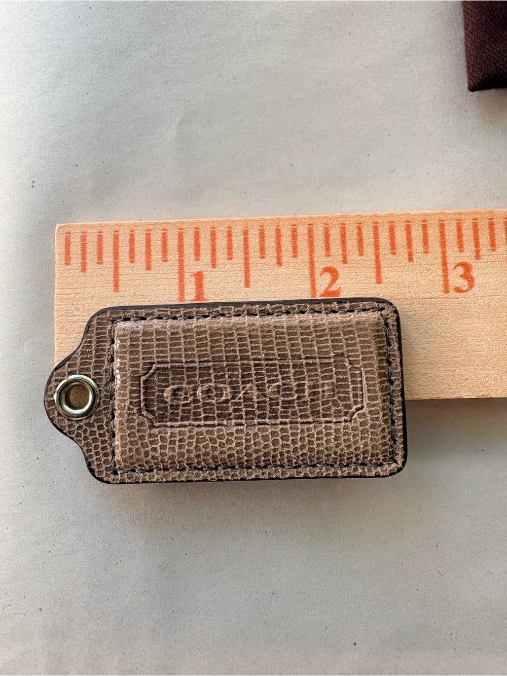 Y2K Coach Lizard Embossed Vintage Leather Hang Tag Tan Bag Charm | 2.5” - Picture 7 of 9